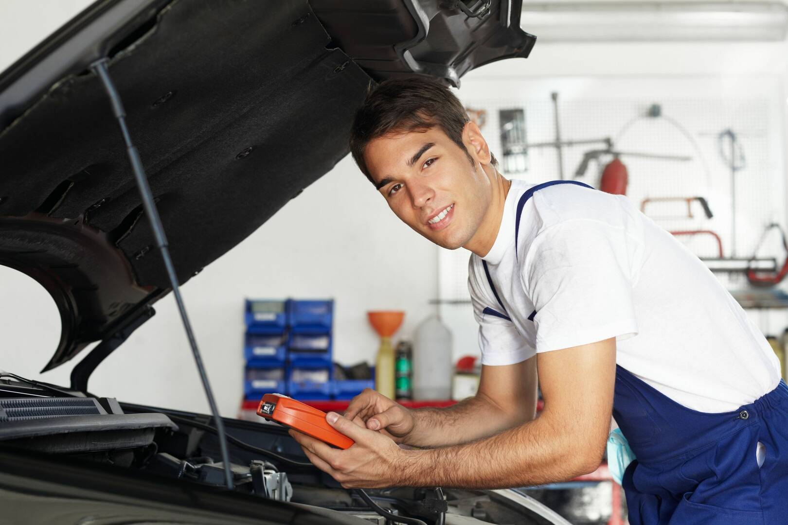 Lee & Thomas Auto Electrical & Battery World